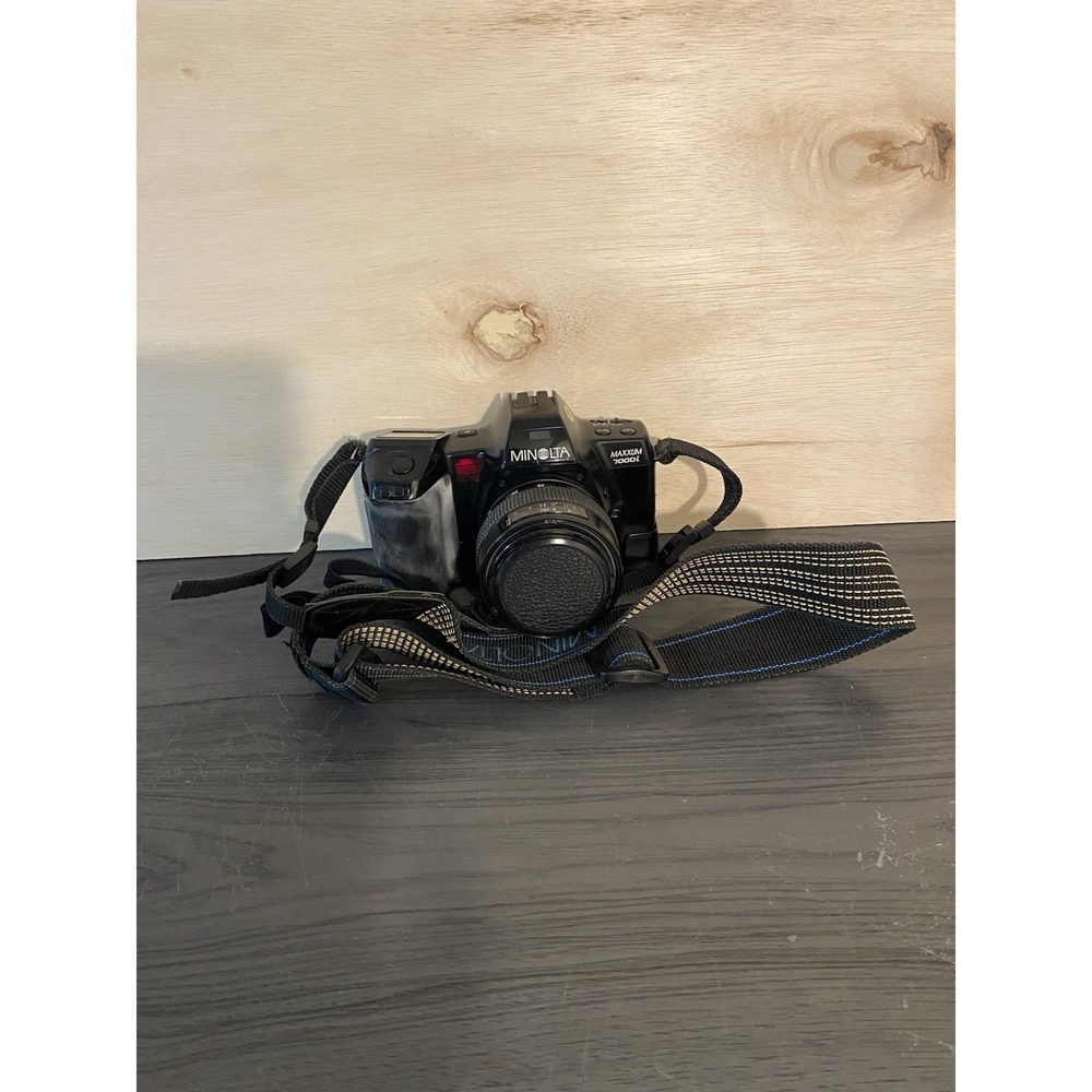 Minolta Maxxum 7000i Film Camera with cover, Lens, New battery, Manuals, &‎ Bag